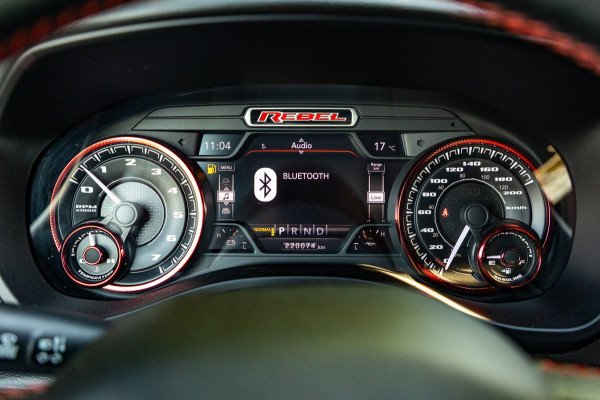 Dodge Ram 1500 5.7 V8 4x4 Crew Cab Rebel Panoramadak I Leder zwart rood I Camera I Nieuwe banden I LPG I Luchtvering I Trekhaak