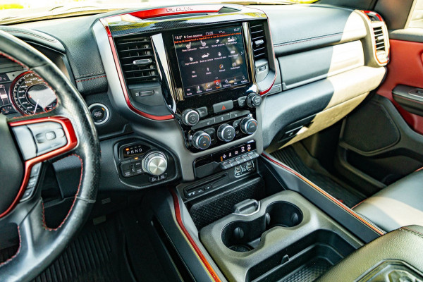 Dodge Ram 1500 5.7 V8 4x4 Crew Cab Rebel Panoramadak I Leder zwart rood I Camera I Nieuwe banden I LPG I Luchtvering I Trekhaak