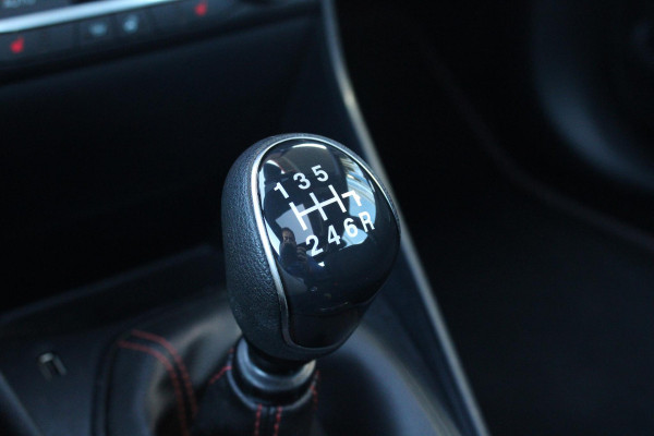 Ford Fiesta 1.0 EcoBoost ST-Line | Schuif-Kantel Dak | Winterpack | Full LED | Adaptive Cruise Control | BLIS | Camera | Origineel nederlands | 1ste eigenaar!