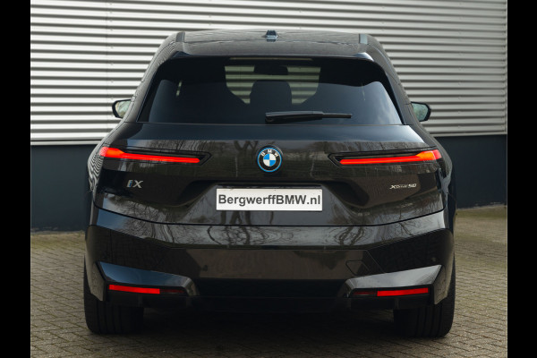 BMW iX xDrive50 - Luchtvering - Sportpakket - Driving + Parking Ass Prof