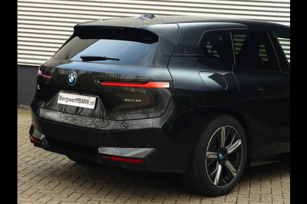 BMW iX xDrive50 - Luchtvering - Sportpakket - Driving + Parking Ass Prof