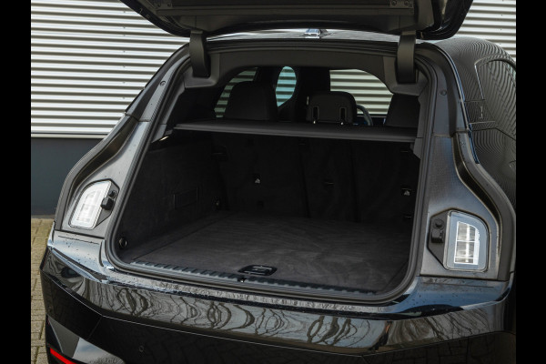 BMW iX xDrive50 - Luchtvering - Sportpakket - Driving + Parking Ass Prof