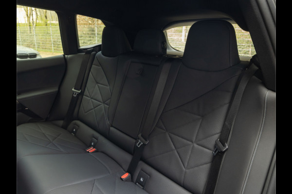 BMW iX xDrive50 - Luchtvering - Sportpakket - Driving + Parking Ass Prof