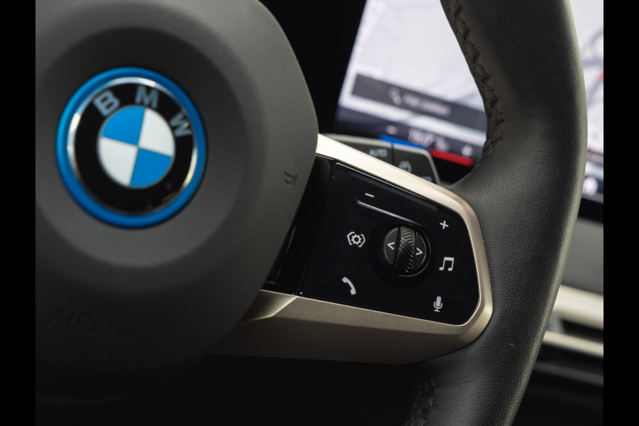 BMW iX xDrive50 - Luchtvering - Sportpakket - Driving + Parking Ass Prof