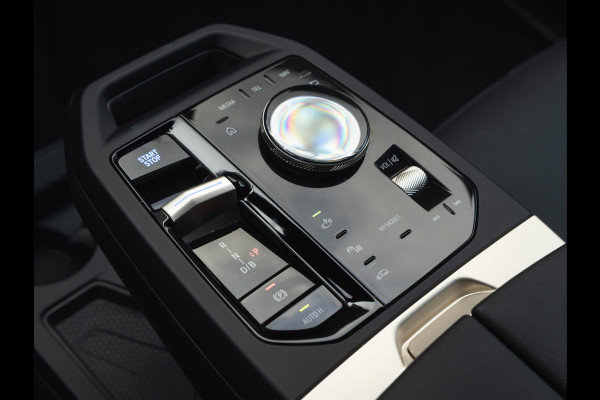 BMW iX xDrive50 - Luchtvering - Sportpakket - Driving + Parking Ass Prof