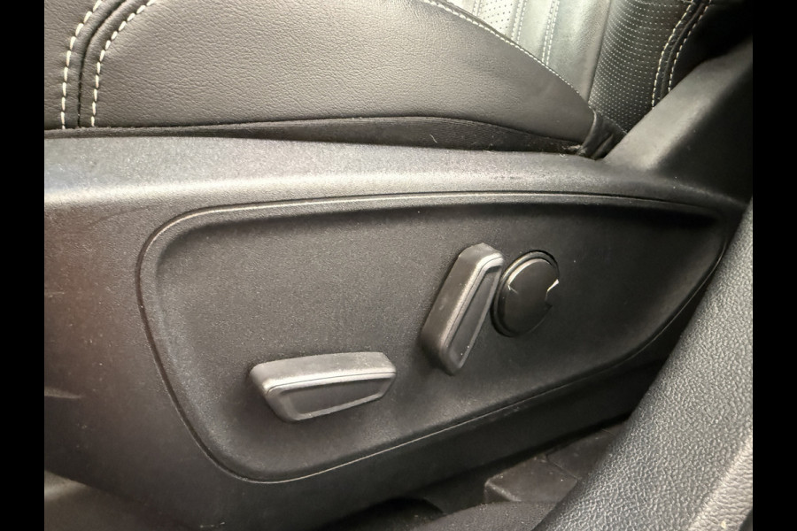Ford Kuga 2.5 PHEV Vignale B&O Verwarmde achterbank Elec klep 24 Maanden garantie* (Vraag naar de voorwaarden)
