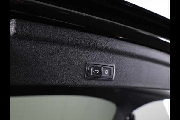 Audi Q3 Sportback 45 TFSI e S Edition 245pk  | Navigatie | Stoelverwarming | Keyless Entry | Parkeercamera | 20 inch Lichtmetalen velgen