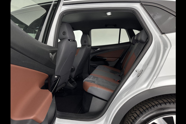 Volkswagen ID.4 Business 77 kWh [ 3-Fase-11kW ] {SOH-83%} (INCL.BTW) *LEATHER-FABRIC | ADAPTIVE-CRUISE | FULL-LED | HEATED-COMFORTSEATS | KEYLESS | CAMERA | DIGI-COCKPIT | DAB | NAVI-FULLMAP | PRIVACY-GLASS | ECC | PDC | TOWBAR | 19''ALU*