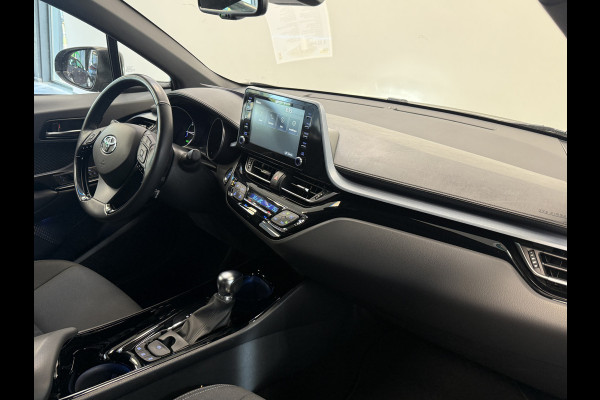 Toyota C-HR 1.8 Hybrid Dynamic Carplay ECC Privacy glass Keyless Go PDC