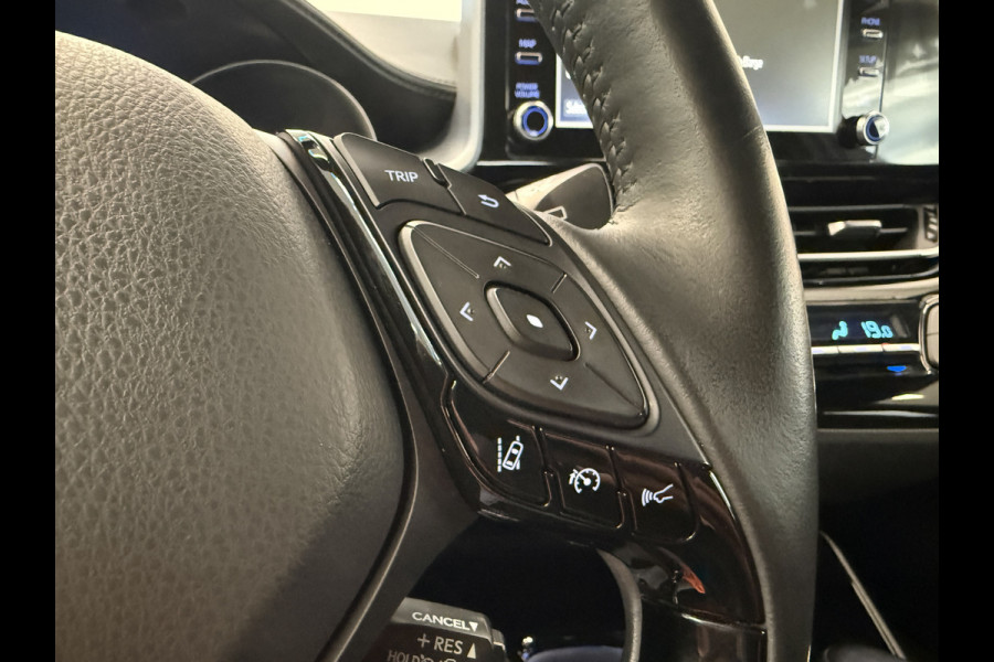 Toyota C-HR 1.8 Hybrid Dynamic Carplay ECC Privacy glass Keyless Go PDC