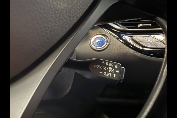 Toyota C-HR 1.8 Hybrid Dynamic Carplay ECC Privacy glass Keyless Go PDC