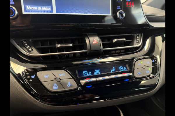 Toyota C-HR 1.8 Hybrid Dynamic Carplay ECC Privacy glass Keyless Go PDC