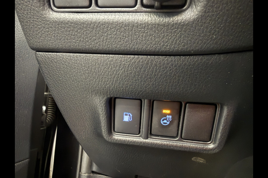 Toyota C-HR 1.8 Hybrid Dynamic Carplay ECC Privacy glass Keyless Go PDC
