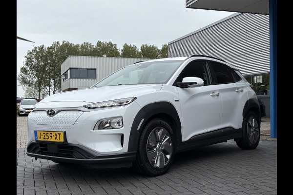 Hyundai Kona EV Fashion 64 kWh | Trekhaak | Warmtepomp | Head-Up | 3Fase | Krell | Dodehoeksensoren | Camera |