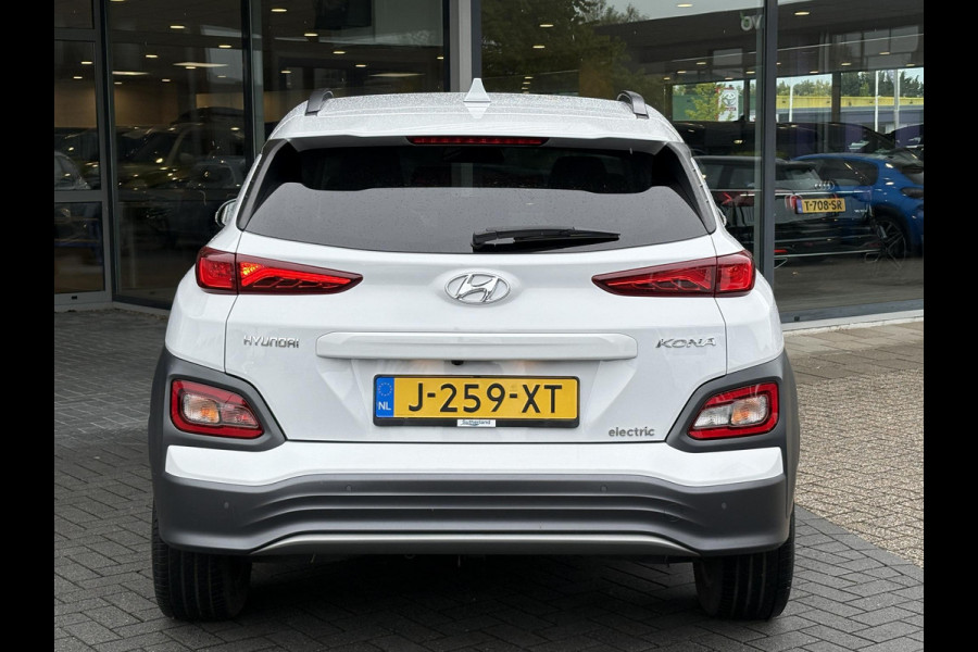 Hyundai Kona EV Fashion 64 kWh | Trekhaak | Warmtepomp | Head-Up | 3Fase | Krell | Dodehoeksensoren | Camera |