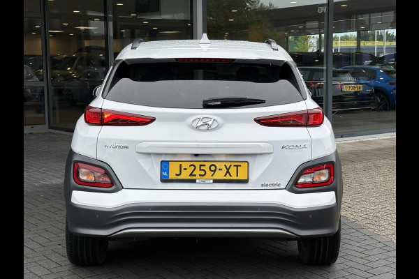 Hyundai Kona EV Fashion 64 kWh | Trekhaak | Warmtepomp | Head-Up | 3Fase | Krell | Dodehoeksensoren | Camera |