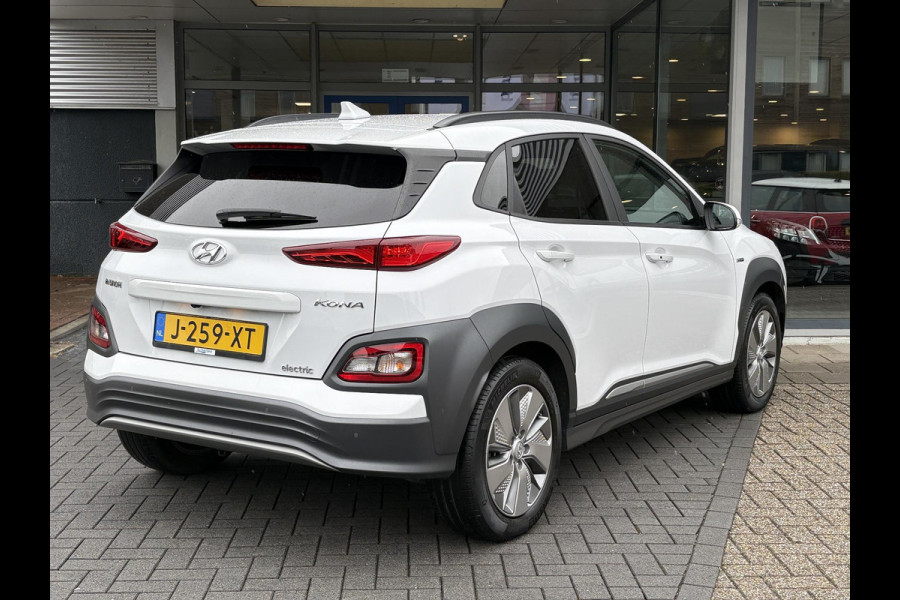 Hyundai Kona EV Fashion 64 kWh | Trekhaak | Warmtepomp | Head-Up | 3Fase | Krell | Dodehoeksensoren | Camera |