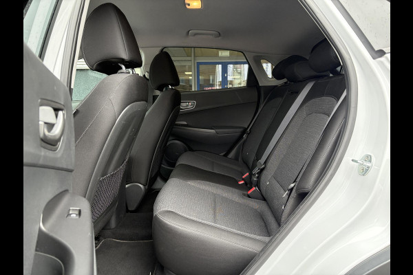 Hyundai Kona EV Fashion 64 kWh | Trekhaak | Warmtepomp | Head-Up | 3Fase | Krell | Dodehoeksensoren | Camera |