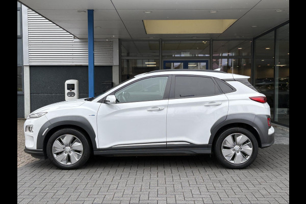 Hyundai Kona EV Fashion 64 kWh | Trekhaak | Warmtepomp | Head-Up | 3Fase | Krell | Dodehoeksensoren | Camera |