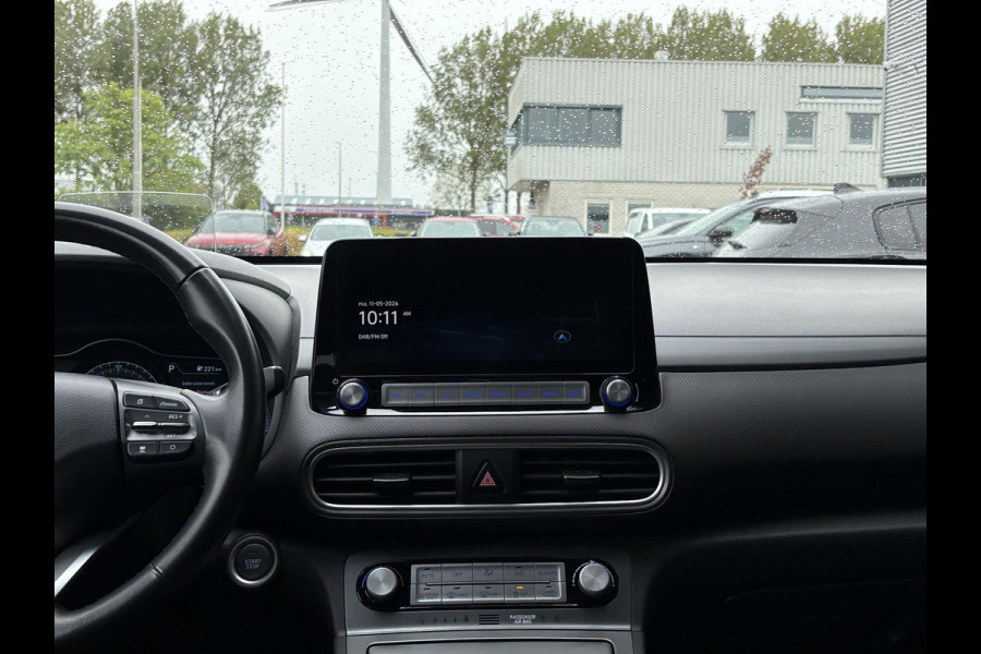 Hyundai Kona EV Fashion 64 kWh | Trekhaak | Warmtepomp | Head-Up | 3Fase | Krell | Dodehoeksensoren | Camera |