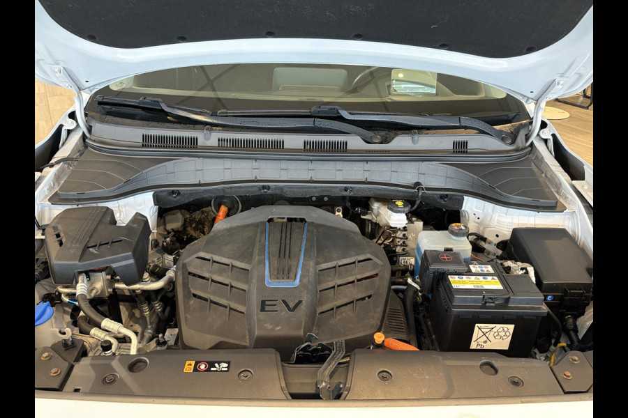 Hyundai Kona EV Fashion 64 kWh | Trekhaak | Warmtepomp | Head-Up | 3Fase | Krell | Dodehoeksensoren | Camera |
