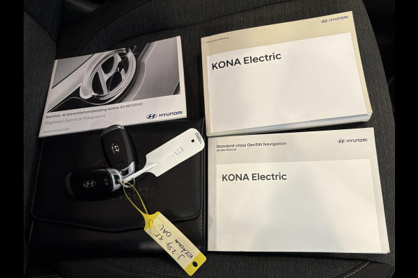 Hyundai Kona EV Fashion 64 kWh | Trekhaak | Warmtepomp | Head-Up | 3Fase | Krell | Dodehoeksensoren | Camera |