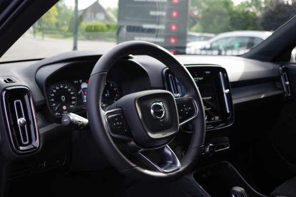 Volvo XC40 1.5 T3 164 PK Automaat R-Design, Adap. Cruise Control, LED, Camera, Keyless
