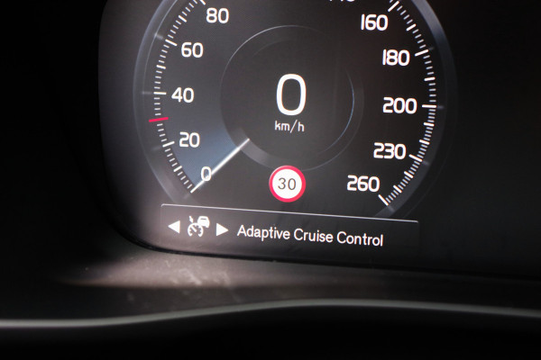 Volvo XC40 1.5 T3 164 PK Automaat R-Design, Adap. Cruise Control, LED, Camera, Keyless
