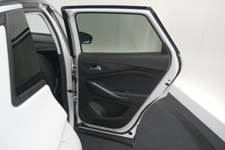 Opel Grandland X 130 Turbo AT8 Business Elegance | Trekhaak | Elektrische Kofferklep | Camera | Apple Carplay