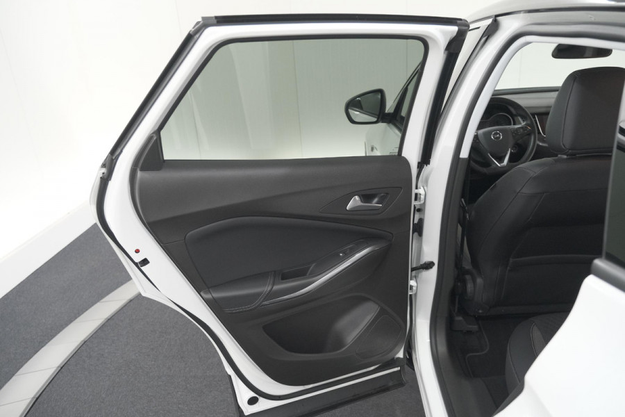 Opel Grandland X 130 Turbo AT8 Business Elegance | Trekhaak | Elektrische Kofferklep | Camera | Apple Carplay