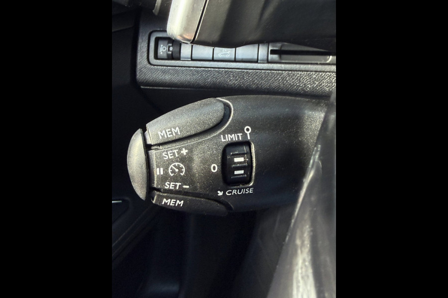 Peugeot 3008 1.2 PureTech Allure Pack AUTOMAAT - Navigatie / Apple Carplay I Airco I LED I DPC I Sport pakket I Dealer onderhouden