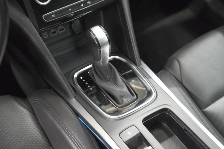 Renault Mégane Estate 1.6 E-Tech Plug-In Hybrid 160 Intens | Stoelmassage | Dodehoekdetectie | Leer | Camera