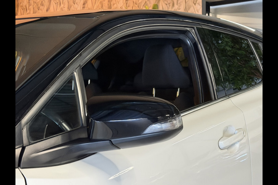 Toyota C-HR 1.2 Active | Cruise | Stoelverwarming | Navi | Clima | LED