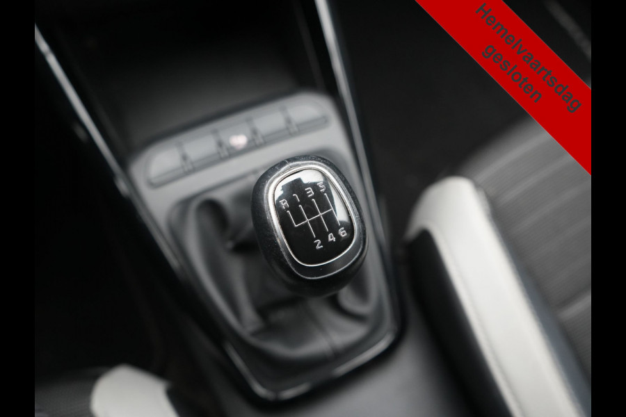 Kia Stonic 1.0 T-GDi Black Edition 99pk H6 | Trekhaak Afn. | Camera | Apple Carplay | Cruise Control | Lane Assist | Navigatie | DAB |
