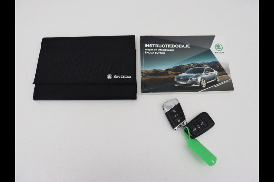 Škoda Superb 1.5 TSI Style | Panoramadak | Leder | Stoelverwarming | Carplay | Bi-Xenon | Navigatie | Canton Sound | Side Assist | Park Assist | Memory | Cruise control | Climate control