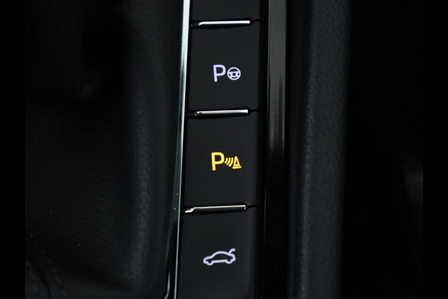 Škoda Superb 1.5 TSI Style | Panoramadak | Leder | Stoelverwarming | Carplay | Bi-Xenon | Navigatie | Canton Sound | Side Assist | Park Assist | Memory | Cruise control | Climate control