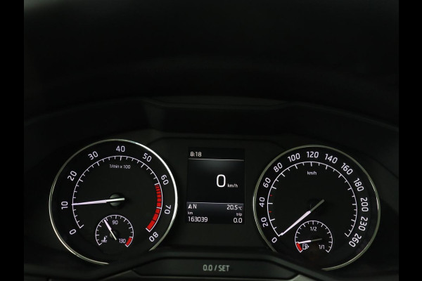 Škoda Superb 1.5 TSI Style | Panoramadak | Leder | Stoelverwarming | Carplay | Bi-Xenon | Navigatie | Canton Sound | Side Assist | Park Assist | Memory | Cruise control | Climate control