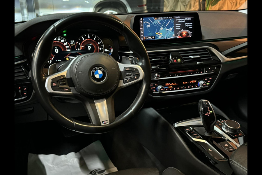 BMW 5 Serie Touring 520i Sport Line M Garantie Pano Memory StoelVentilatie StoelVW Elek Stuur Elek Achterklep Navi Cruise Rijklaar