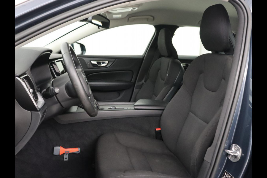 Volvo V60 2.0 B3 Momentum | Trekhaak | Stoelverwarming | Adaptive cruise | Carplay | Stuurverwarming | Full LED | Digital Cockpit | Parkeerhulp | 17'' | Bluetooth | Climate control
