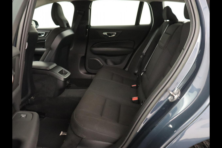 Volvo V60 2.0 B3 Momentum | Trekhaak | Stoelverwarming | Adaptive cruise | Carplay | Stuurverwarming | Full LED | Digital Cockpit | Parkeerhulp | 17'' | Bluetooth | Climate control