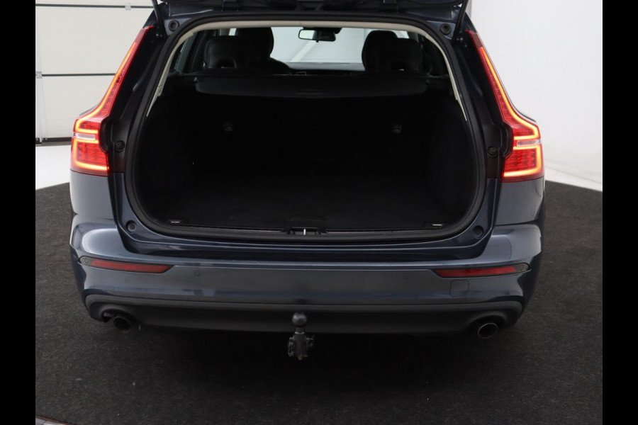 Volvo V60 2.0 B3 Momentum | Trekhaak | Stoelverwarming | Adaptive cruise | Carplay | Stuurverwarming | Full LED | Digital Cockpit | Parkeerhulp | 17'' | Bluetooth | Climate control