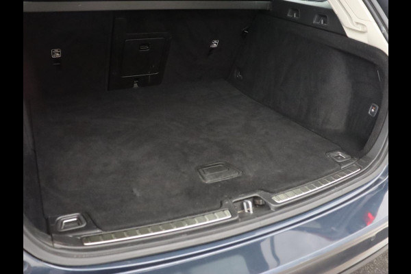 Volvo V60 2.0 B3 Momentum | Trekhaak | Stoelverwarming | Adaptive cruise | Carplay | Stuurverwarming | Full LED | Digital Cockpit | Parkeerhulp | 17'' | Bluetooth | Climate control