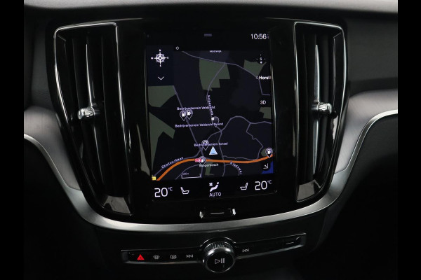 Volvo V60 2.0 B3 Momentum | Trekhaak | Stoelverwarming | Adaptive cruise | Carplay | Stuurverwarming | Full LED | Digital Cockpit | Parkeerhulp | 17'' | Bluetooth | Climate control