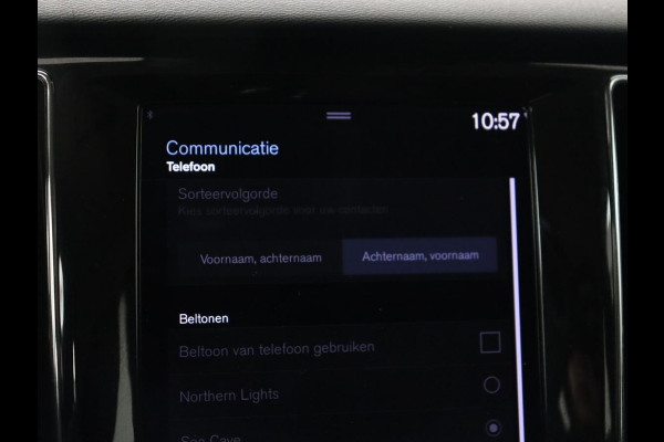 Volvo V60 2.0 B3 Momentum | Trekhaak | Stoelverwarming | Adaptive cruise | Carplay | Stuurverwarming | Full LED | Digital Cockpit | Parkeerhulp | 17'' | Bluetooth | Climate control