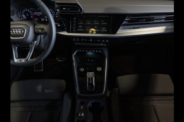 Audi A3 Sportback 35 TFSI S-Line edition / 150pk / Panorama dak / Sonos / Achteruitrij camera /
