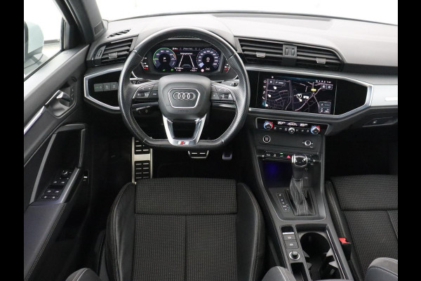 Audi Q3 45 TFSIe S edition | SOH 88% | Sportstoelen | Carplay | Trekhaak | Virtual Cockpit | Navigatie | Camera | Full LED | Half leder | Sfeerverlichting | Climate control | Parkeeerhulp | Cruise control | PHEV | Plug In