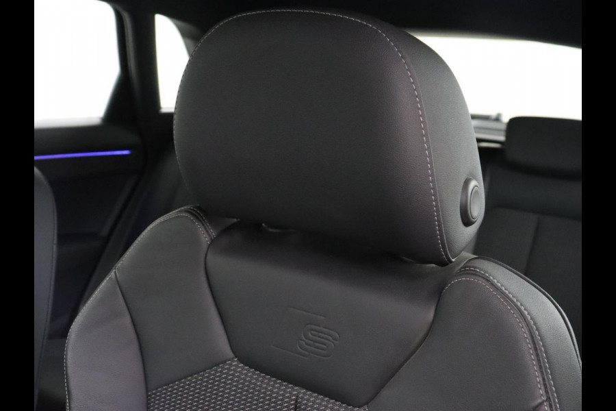 Audi Q3 45 TFSIe S edition | SOH 88% | Sportstoelen | Carplay | Trekhaak | Virtual Cockpit | Navigatie | Camera | Full LED | Half leder | Sfeerverlichting | Climate control | Parkeeerhulp | Cruise control | PHEV | Plug In