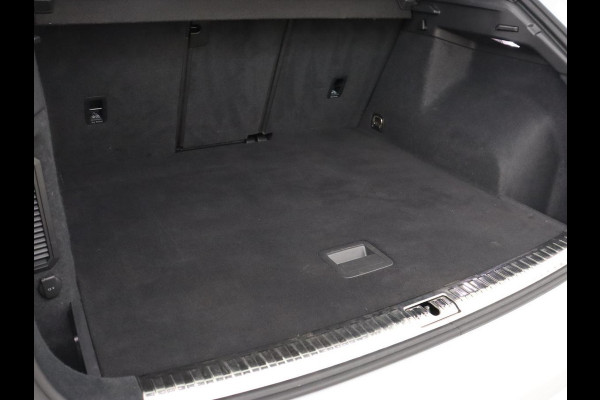 Audi Q3 45 TFSIe S edition | SOH 88% | Sportstoelen | Carplay | Trekhaak | Virtual Cockpit | Navigatie | Camera | Full LED | Half leder | Sfeerverlichting | Climate control | Parkeeerhulp | Cruise control | PHEV | Plug In
