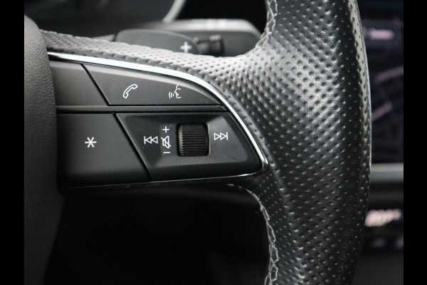 Audi Q3 45 TFSIe S edition | SOH 88% | Sportstoelen | Carplay | Trekhaak | Virtual Cockpit | Navigatie | Camera | Full LED | Half leder | Sfeerverlichting | Climate control | Parkeeerhulp | Cruise control | PHEV | Plug In
