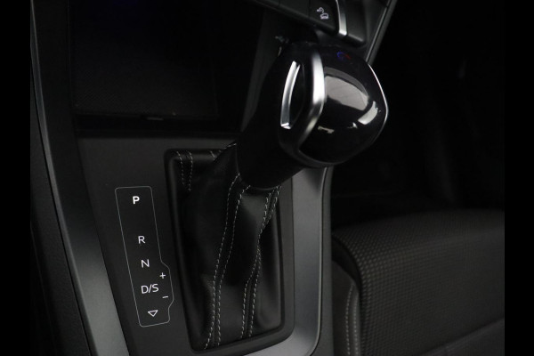 Audi Q3 45 TFSIe S edition | SOH 88% | Sportstoelen | Carplay | Trekhaak | Virtual Cockpit | Navigatie | Camera | Full LED | Half leder | Sfeerverlichting | Climate control | Parkeeerhulp | Cruise control | PHEV | Plug In